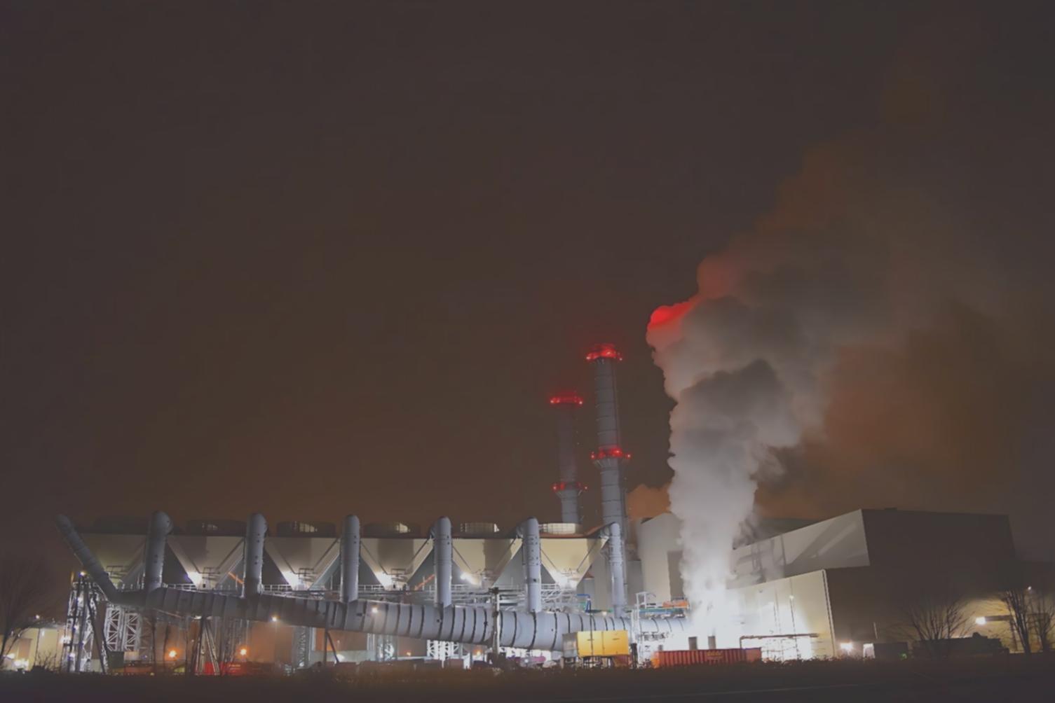 Процесс рекультивации нефтяного месторождения с применением специализированного оборудования